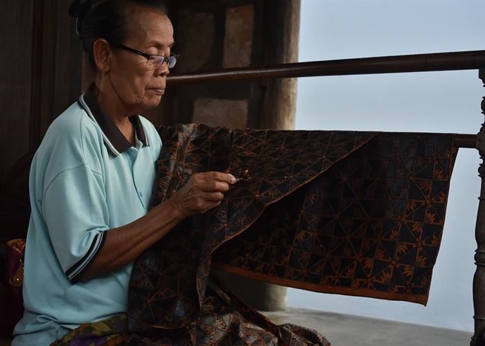 Rayakan Hari Batik Nasional, Ini Jenis Batik yang Cocok dengan Zodiakmu