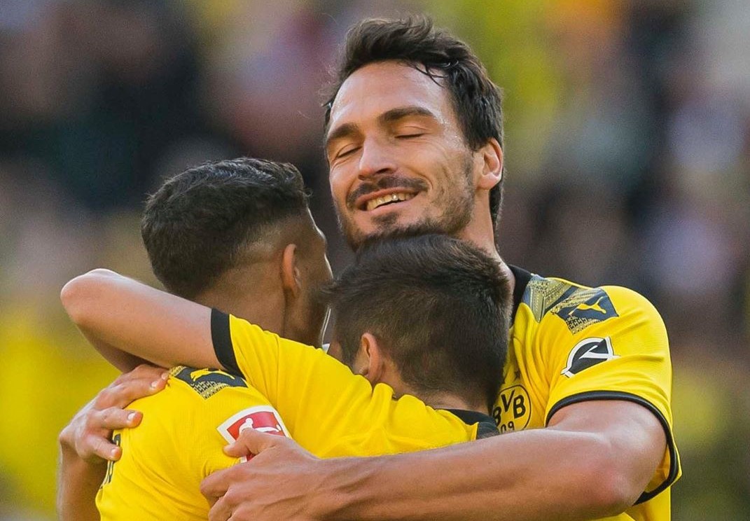 Borussia Dortmund Pesta Gol, Bayern Munich Malah Tertahan