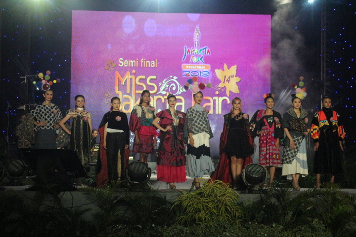 Bawakan Lagu ''Speechless'', Peserta Ini Masuk 10 Finalis Miss Jakarta Fair