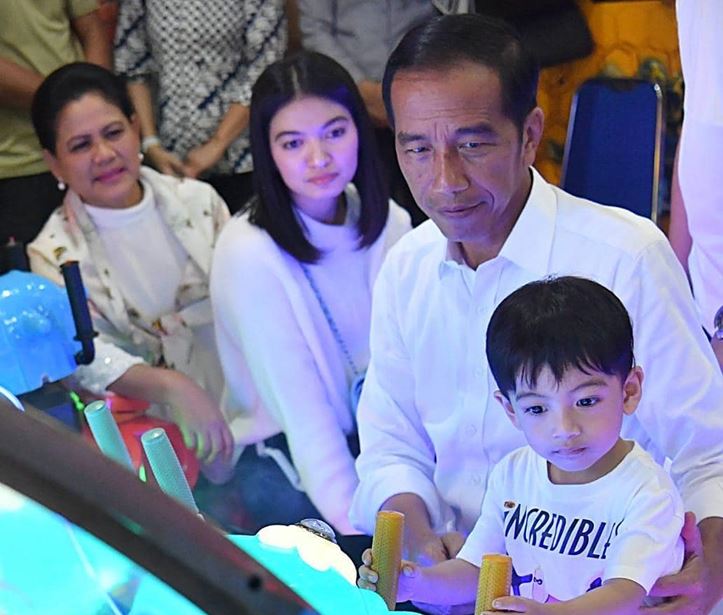 Jokowi Menanti Kelahiran Adik Jan Ethes