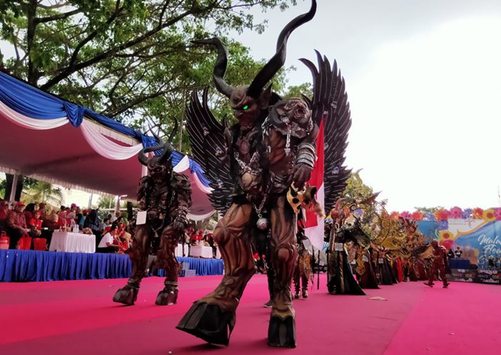 Menawan! Ada 'Superhero' di Malang Flower Carnival 2019