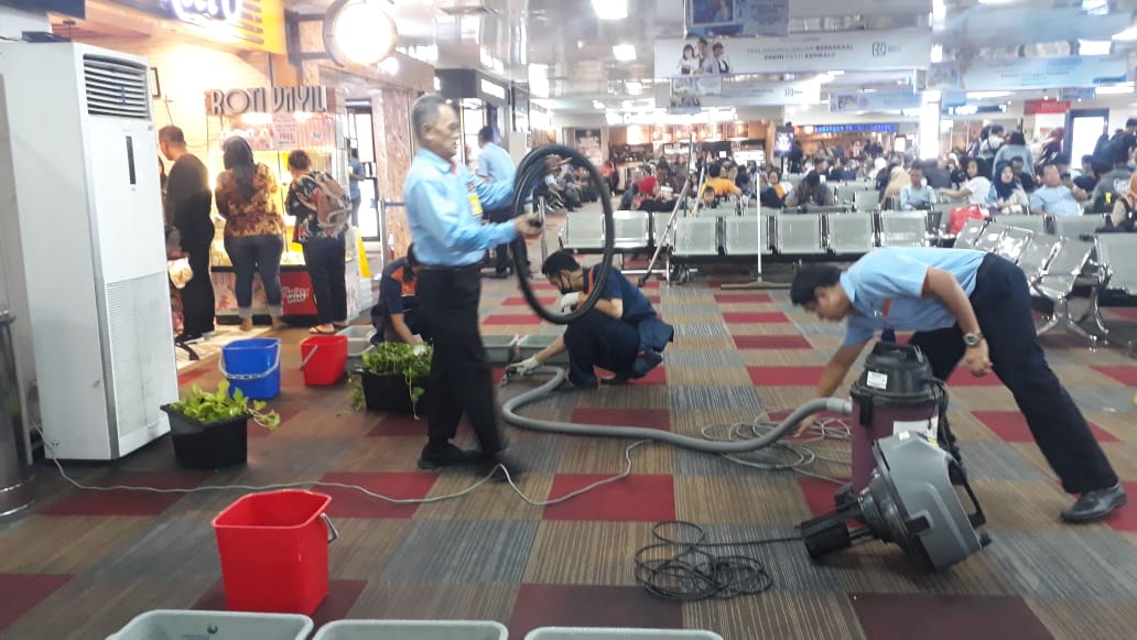 Ruang Tunggu Bandara Halim Banjir, Banyak Netizen Ngeluh