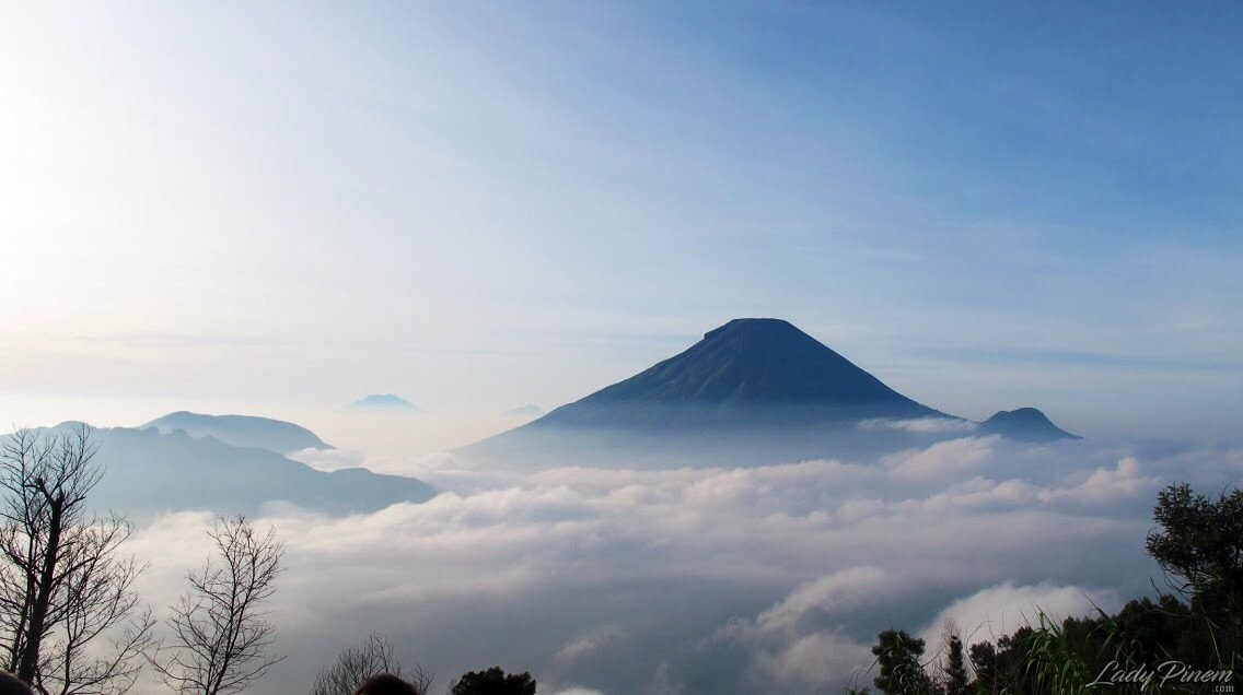 5 Destinasi Negeri Di Atas Awan Yang Cocok Untuk Lepaskan Penat