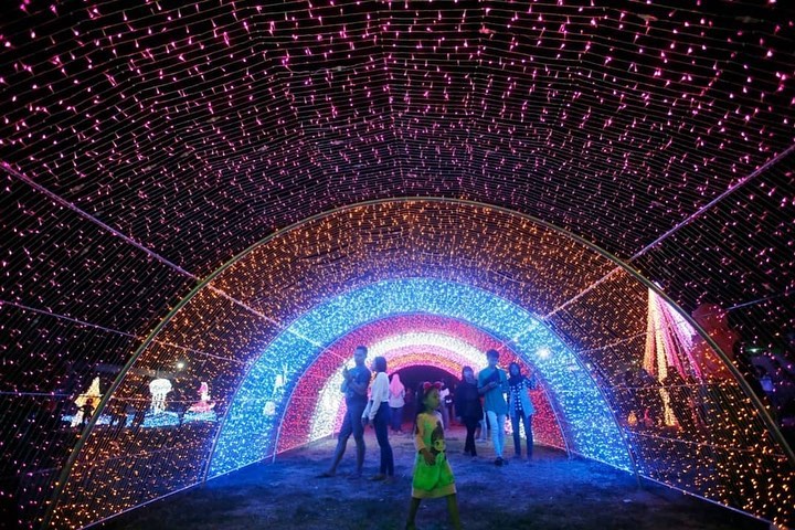 Bukan Cuma di Batu, Sidoarjo Juga Punya Festival Lampu Lho!