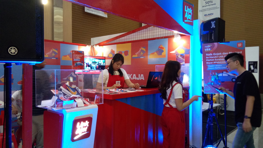 Yuk, Donor Sepatu dan Ikut Raffle Sneaker dari LinkAja di USS Downtown Market Surabaya!