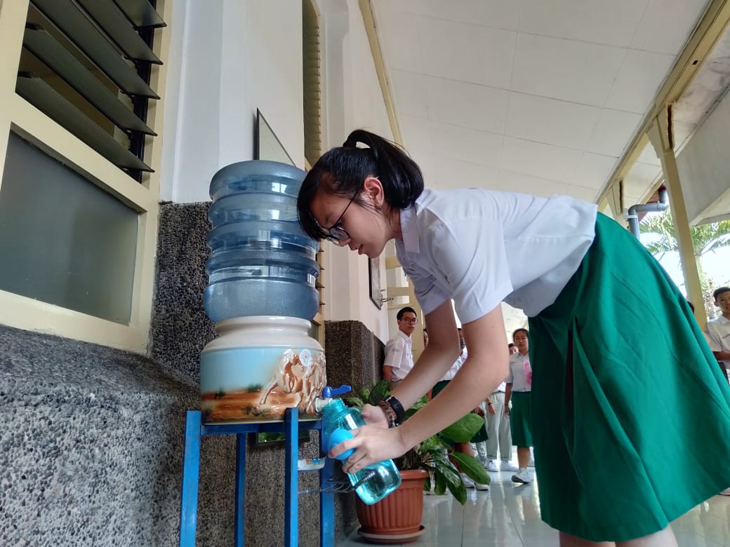Haramkan Air Kemasan, Sekolah Ini Sediakan 20 Galon