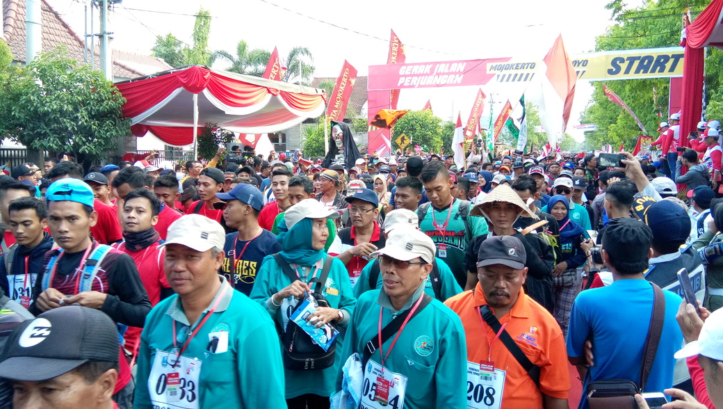 Keren! Warga Bangkingan Surabaya Jadi Peserta Pertama Injak Garis Finish di GJP Mojosuro 2019