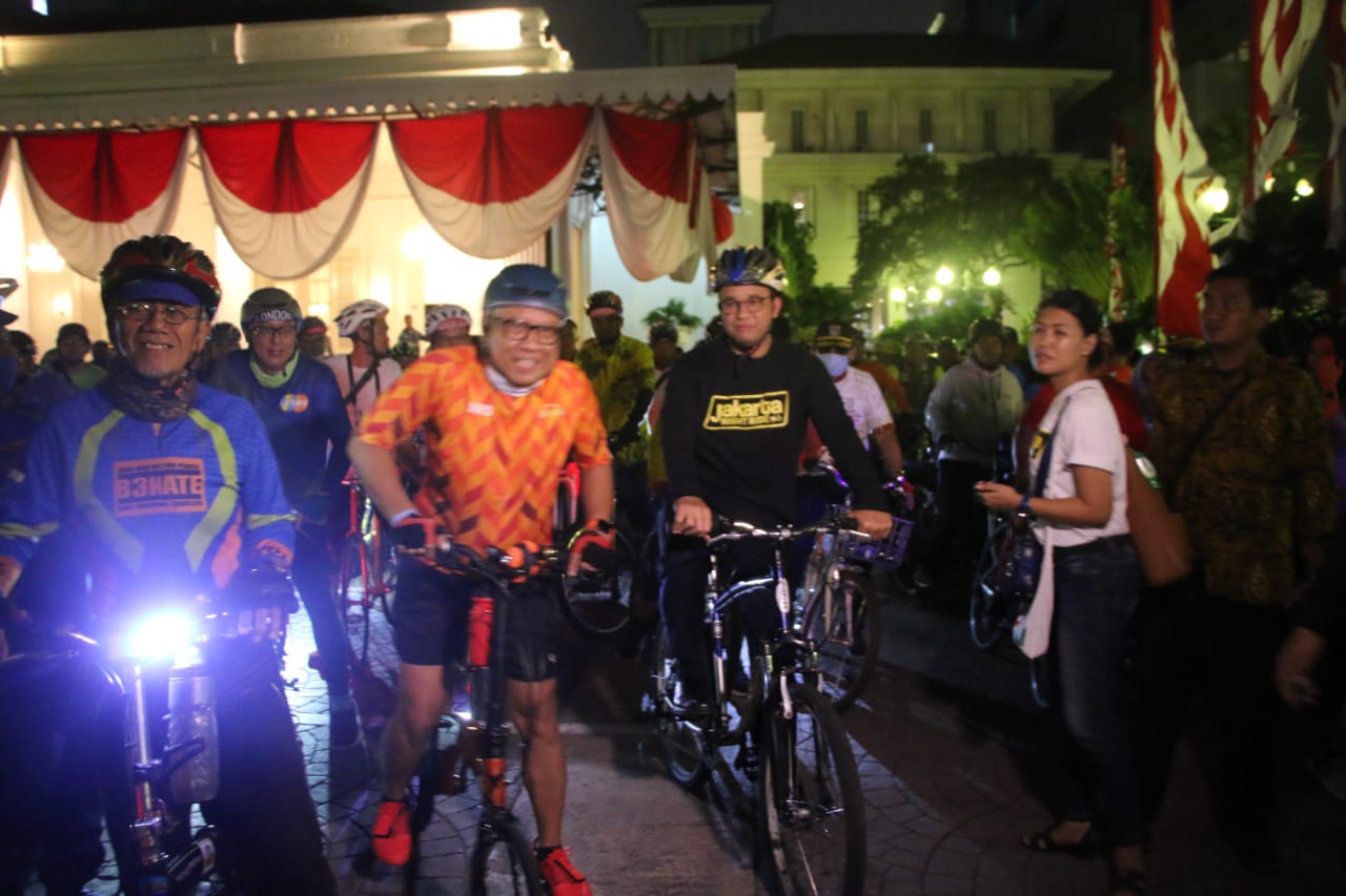 Kurangi Polusi dan Macet, Anies Baswedan Ajak Warga Jakarta Mau Naik Sepeda 