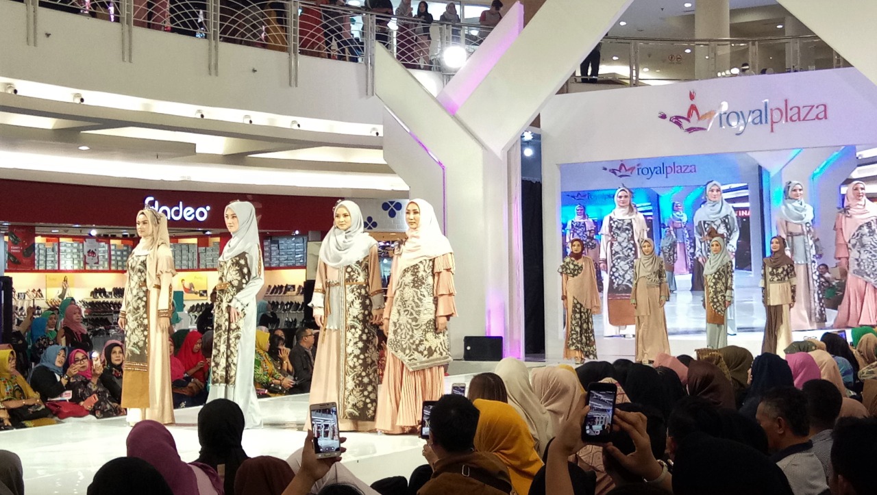 Perancang Mode Indonesia Unjuk Gigi di Pagelaran Moslem Festival 2019