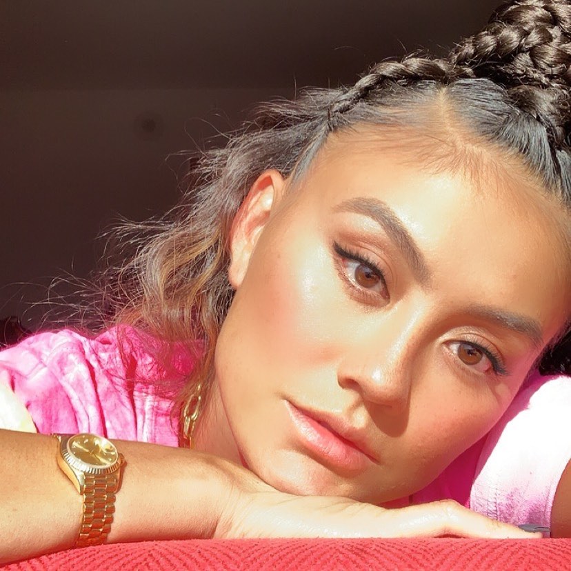  Cantiknya Agnez Mo di Red Carpet American Music Awards 2019