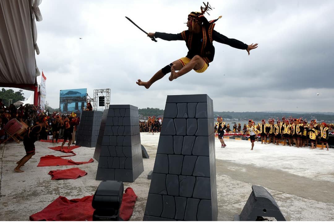 Atraksi 100 Pelompat Batu Nias Pecahkan Rekor Muri di Sail Nias 2019