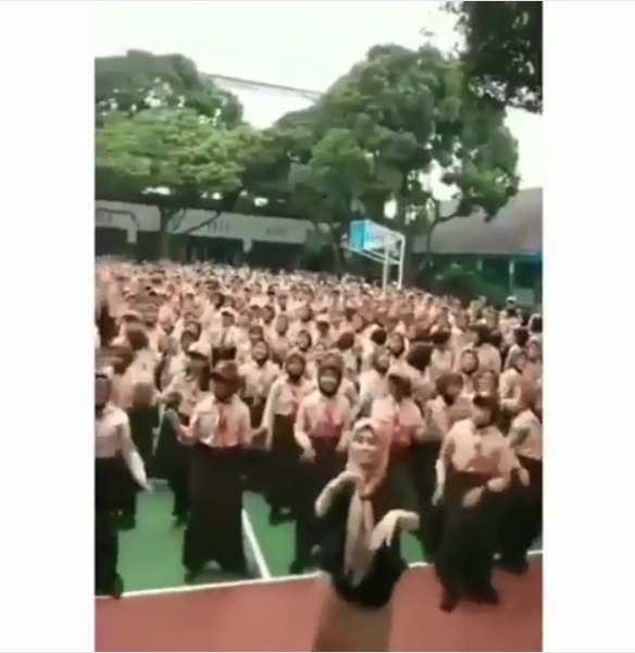 Video Siswa-Guru Joget Lagu ‘Salah Apa Aku’ Dihujat Netizen
