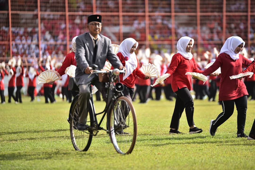 Berlangsung Meriah, Ini Pesan Wali Kota Risma di Puncak Hari Guru Surabaya