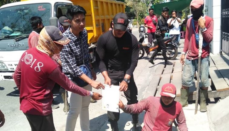 Panik Ijazah Masuk Gorong-gorong, Pria Ini Gegerkan Warga dan Petugas Linmas