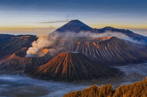 Mau Main ke Bromo Tapi Takut Erupsi? Pantau Aja Pake Aplikasi Ini, Guys!