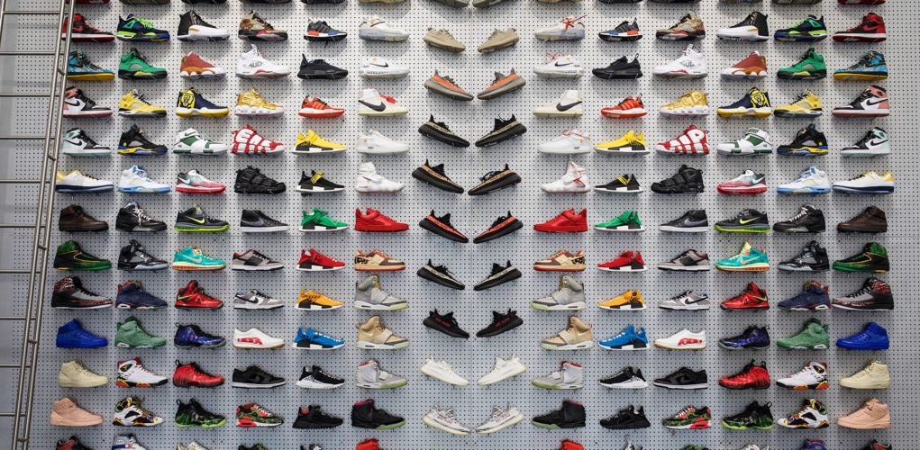 Deretan Sneaker yang Rilis Minggu Ini: MoMA x Vans hingga Yeezy Carbon