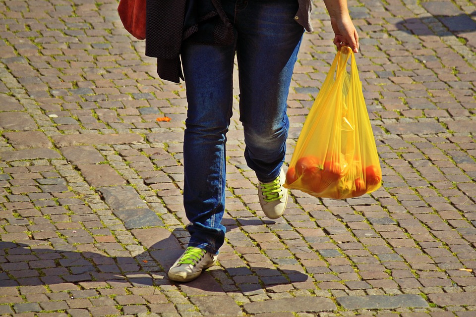 Resmi, Bandung Larang Gunakan Kantong Plastik Gratis Bagi Konsumen