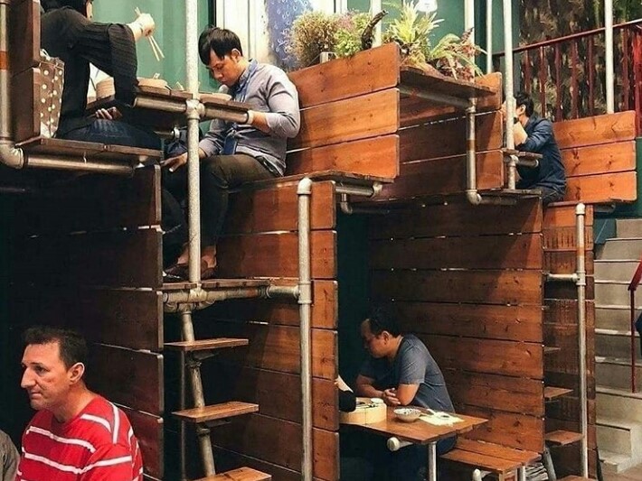Meski Sempit, Restoran Asal Bangkok Ini Bisa Menampung Banyak Pengujung
