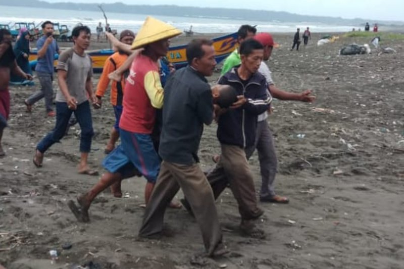 Sempat Terbawa Arus Pantai Kemiren, Bocah 12 Tahun Akhirnya Ditemukan Selamat