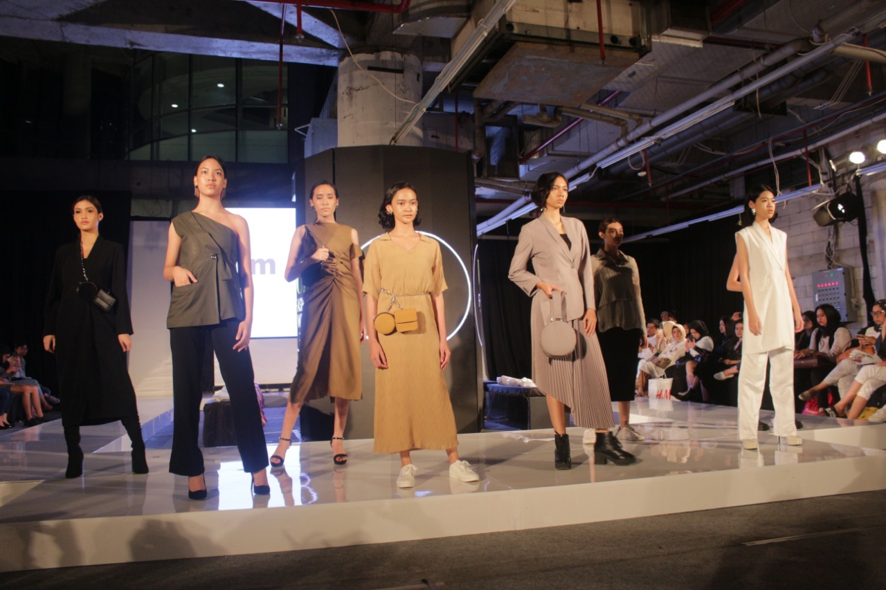 Tren Low Ponytail di Opening UI Fashion Week 2019