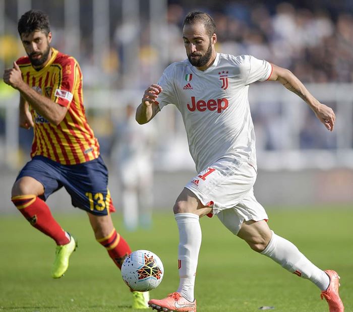 Juventus Diimbangi Lecce, Higuain Berdarah-darah