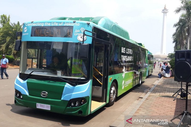 Yuk! Cobain Naik Bus Listrik Transjakarta Gratis di Monas