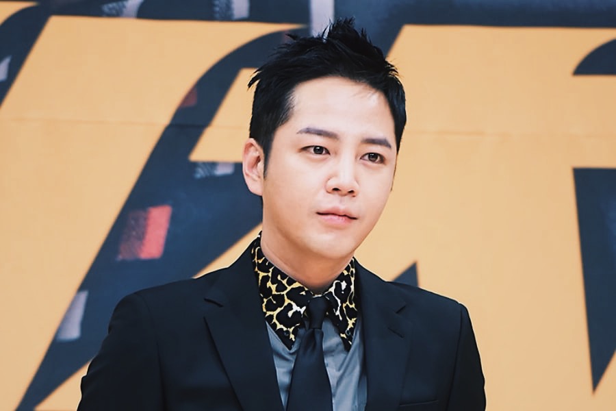 Jadi Petugas Pelayanan Publik, Jang Geun-Suk Diikuti Penggemar
