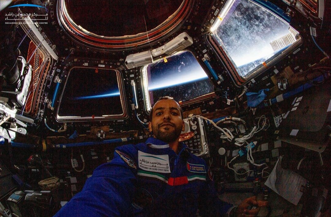  Pulang dari Luar Angkasa, Astronot Uni Emirat Arab Sebut Bumi Bulat