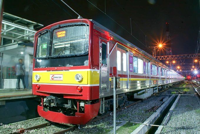 Tawuran Pecah di Manggarai, KRL Commuter Line Sempat Tertahan
