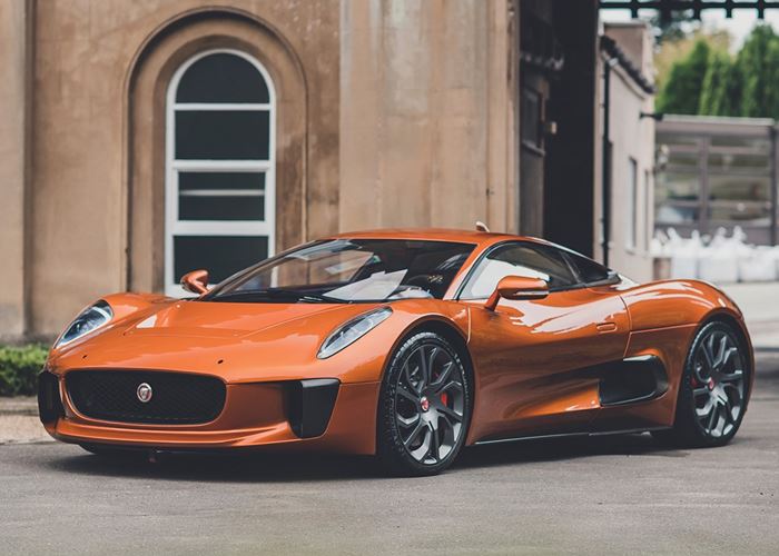 Mobil Penjahat di James Bond Bakal Dilelang, Tertarik Beli?