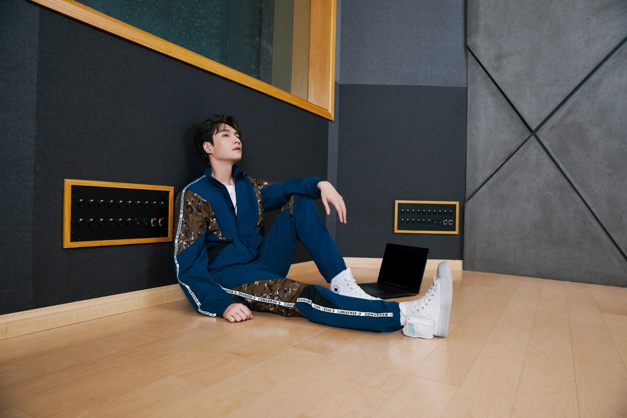 Wow! Converse Rilis Sneakers Hasil Kolaborasi dengan Lay EXO