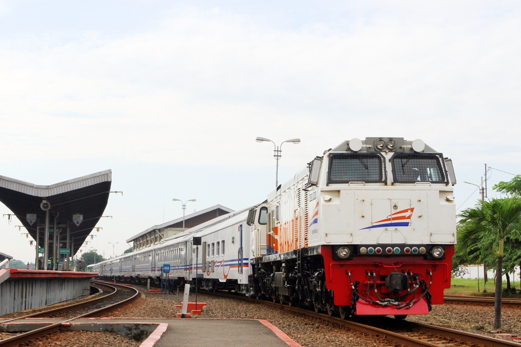Besok, Kereta Api Baru Relasi Jakarta-Surabaya Mulai Beroperasi