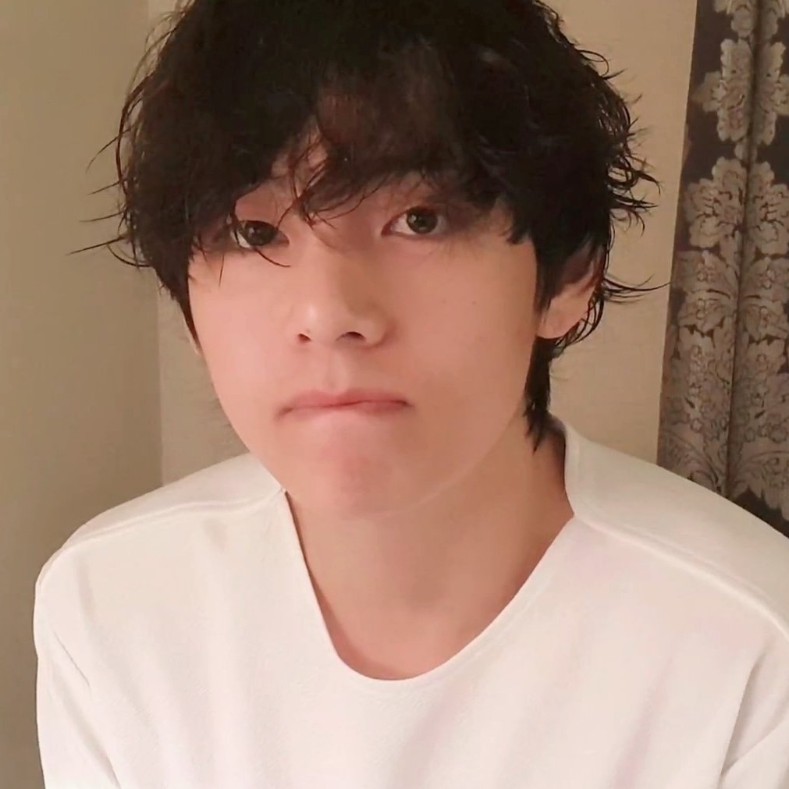 Sering Diikuti Sampai ke Pesawat, V BTS Buka Suara Soal Sasaeng