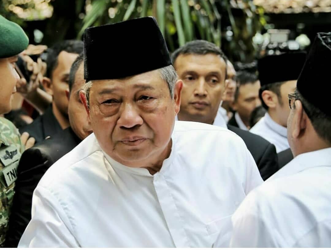 SBY Menangis di Pemakaman Habibie