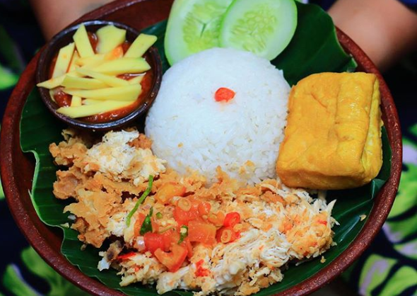 Makan Siang? Ada Rekomendasi Ayam Geprek di Bandung, Lho!