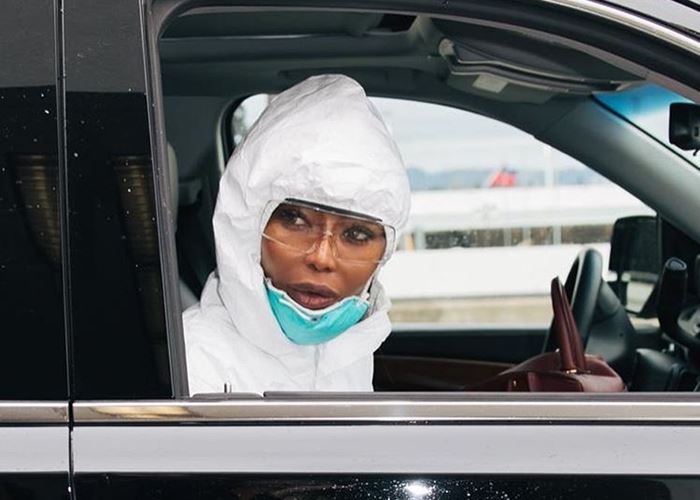 Cara Naomi Campbell Lindungi Diri dari Corona di Bandara Bikin Shock!