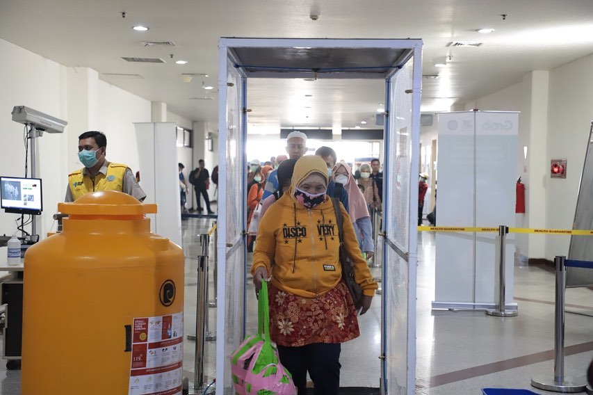 Cegah Covid-19, Pintu Kedatangan Bandara Juanda Dilengkapi Bilik Sterilisasi