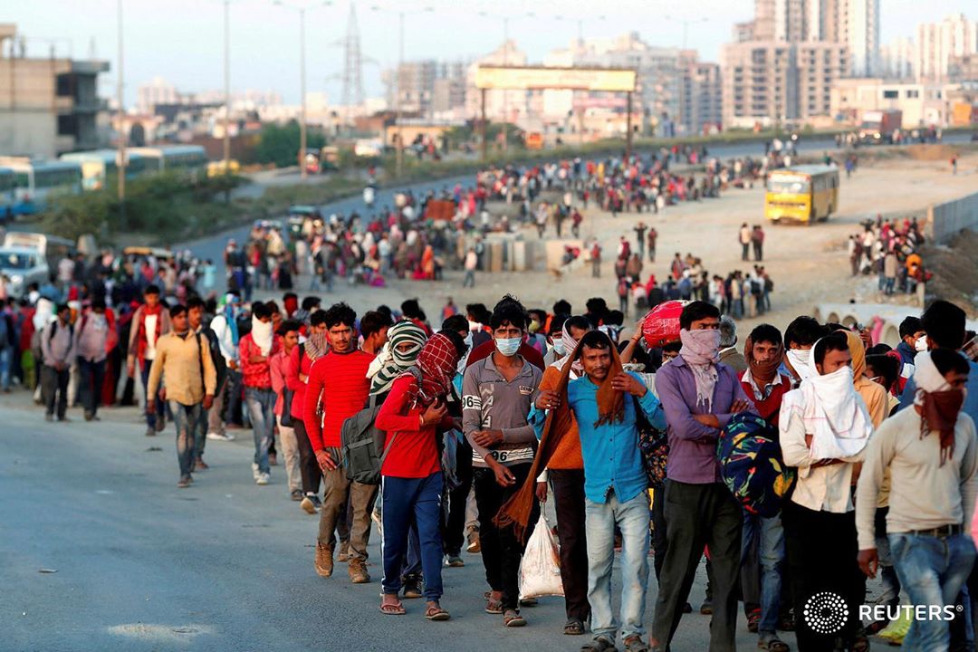 Imbas Lockdown, Ribuan Buruh Migran India Jalan Kaki Ratusan Kilometer untuk Mudik