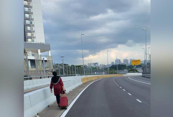 Viral, Seorang Wanita Berjalan Kaki dari Malaysia ke Singapura karena Lockdown