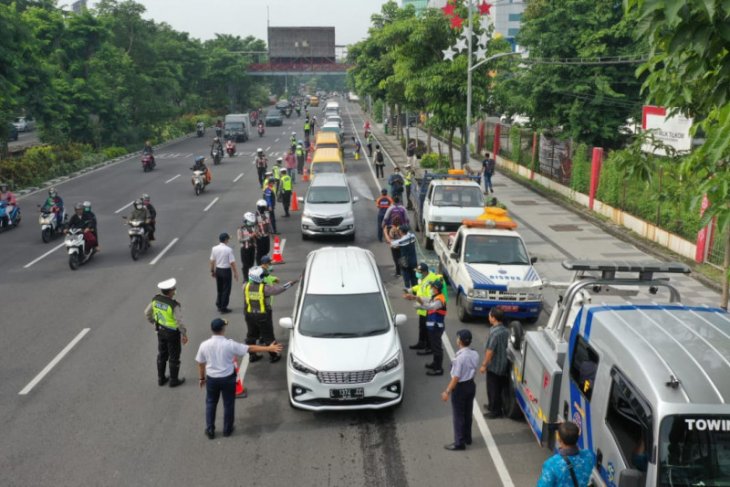 Terapkan Social Distancing, 19 Titik Keluar Masuk Surabaya Disterilisasi