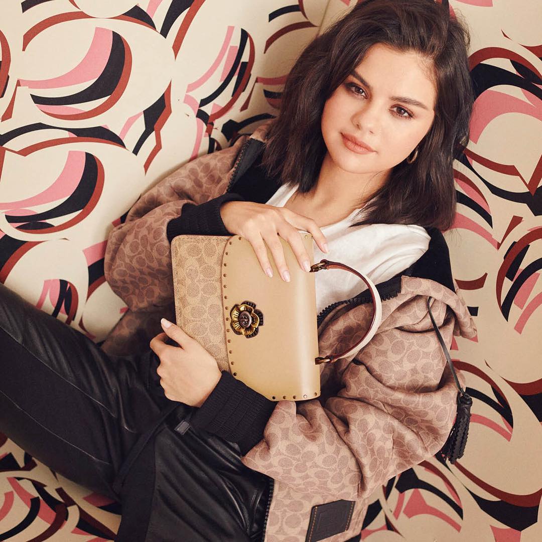 Lawan COVID-19, Selena Gomez Sumbang Hasil Penjualan Album 'Rare'