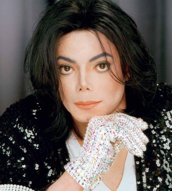 Sarung Tangan Kristal Michael Jackson Laku Terjual Rp 1,6 Miliar