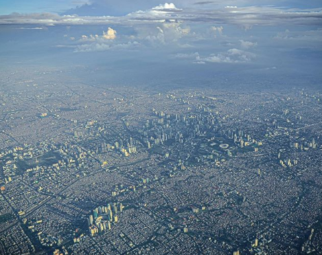 Potret Kota Jakarta dari Ketinggian 10 Ribu Kaki, Polusi Membaik Selama PSBB?