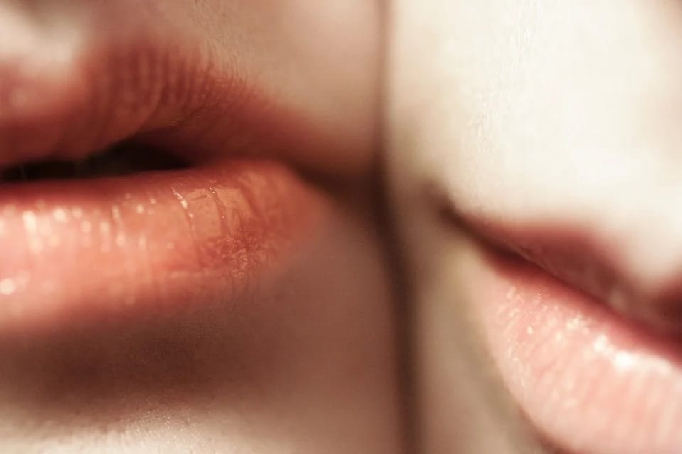 5 Cara Atasi Bibir Menghitam