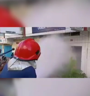 Tetap Buka saat PSBB, Toko Non Sembako di Makassar Disemprot Air