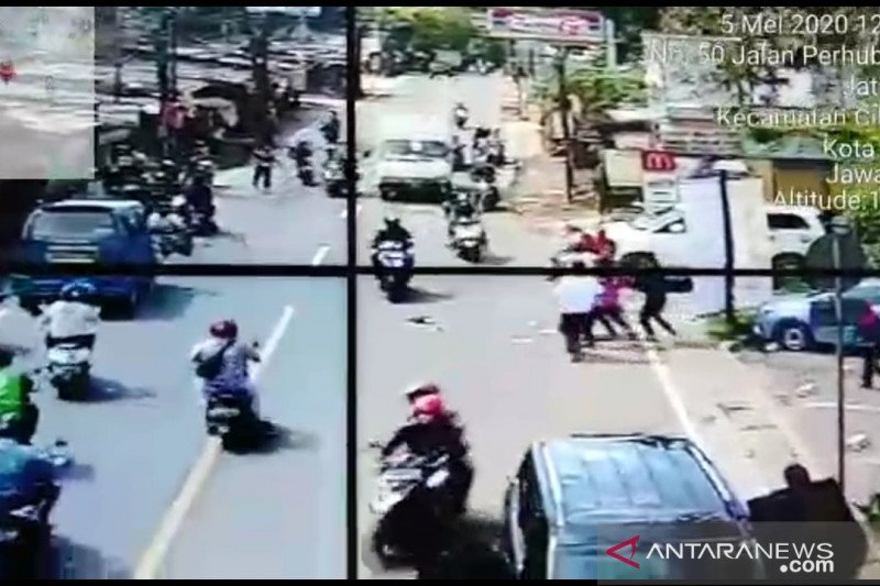 Perampokan Modus Pecah Kaca Mobil di Depok, Polisi Masih Buru Pelaku 