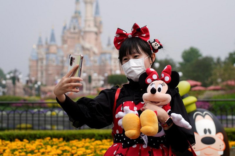Setelah 3 Bulan Tutup, Disneyland Shanghai Resmi Dibuka Hari Ini