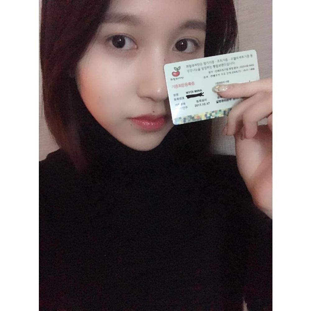 1589448408-Mina-TWICE-kartu-donor.jpg