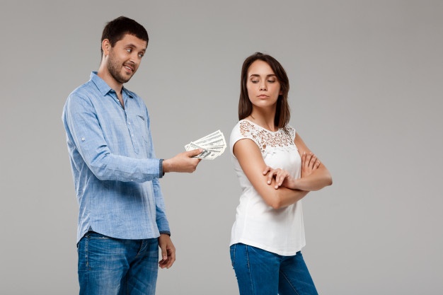 Kenali 6 Tanda Financial Abuse dalam Hubungan