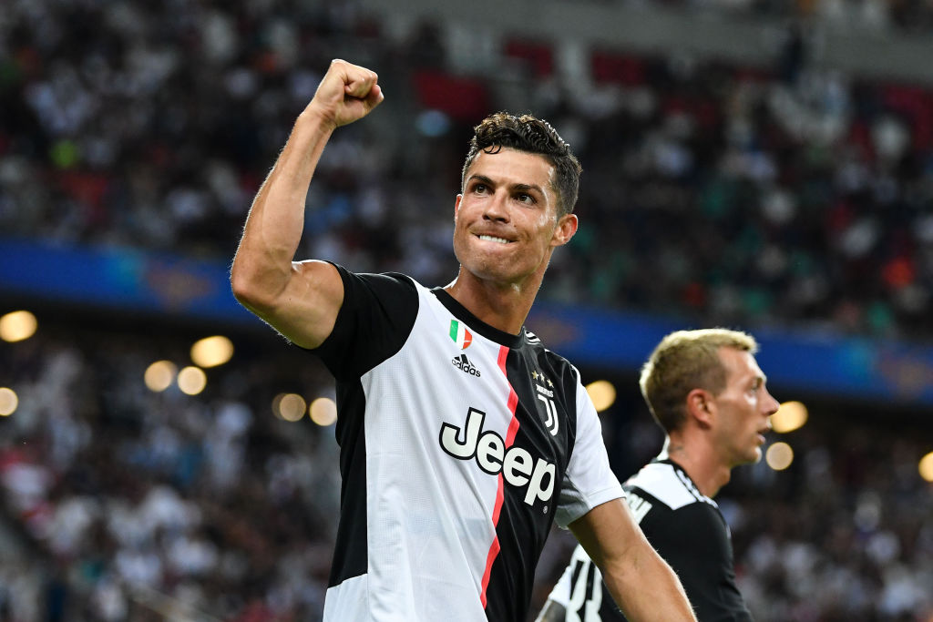 Cristiano Ronaldo, Pesepak Bola Pertama yang Jadi Miliarder